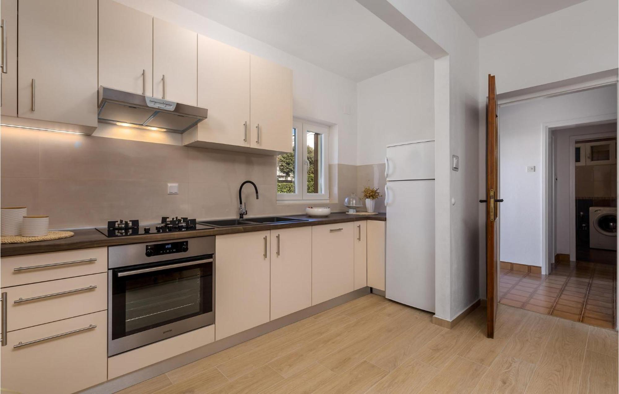 2 Bedroom Awesome Apartment In Pag Đảo Pag Ngoại thất bức ảnh