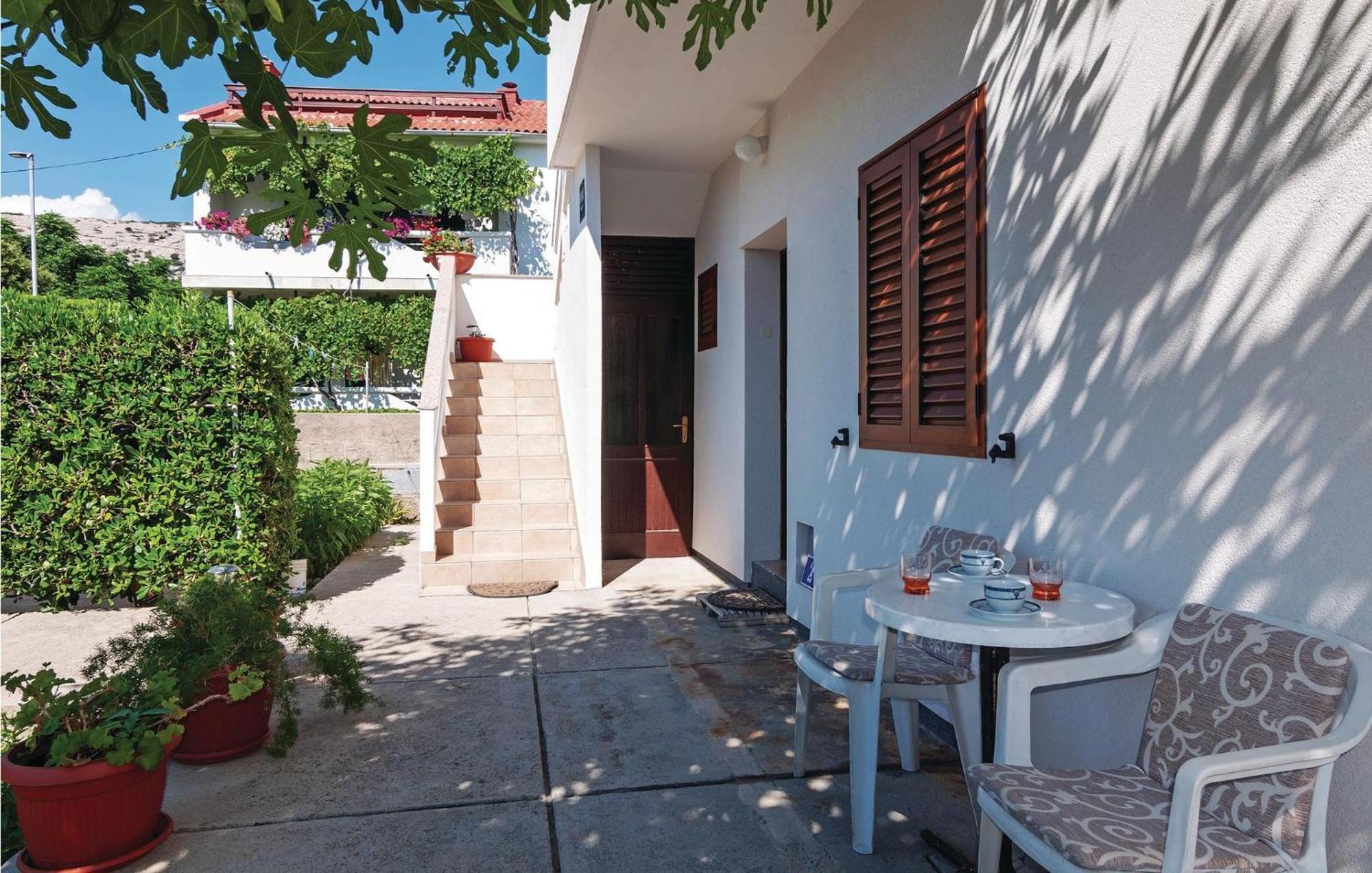 2 Bedroom Awesome Apartment In Pag Đảo Pag Ngoại thất bức ảnh